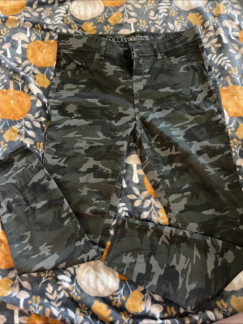 Vanilla Star Camouflage Mid Rise Pull-On Pants